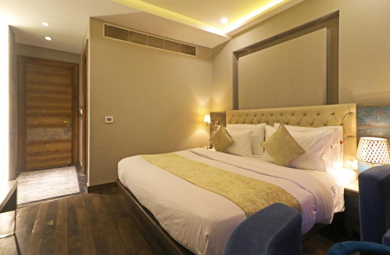 Hotel The Ivy Grand With Free Secured Parking New Delhi Exterior photo