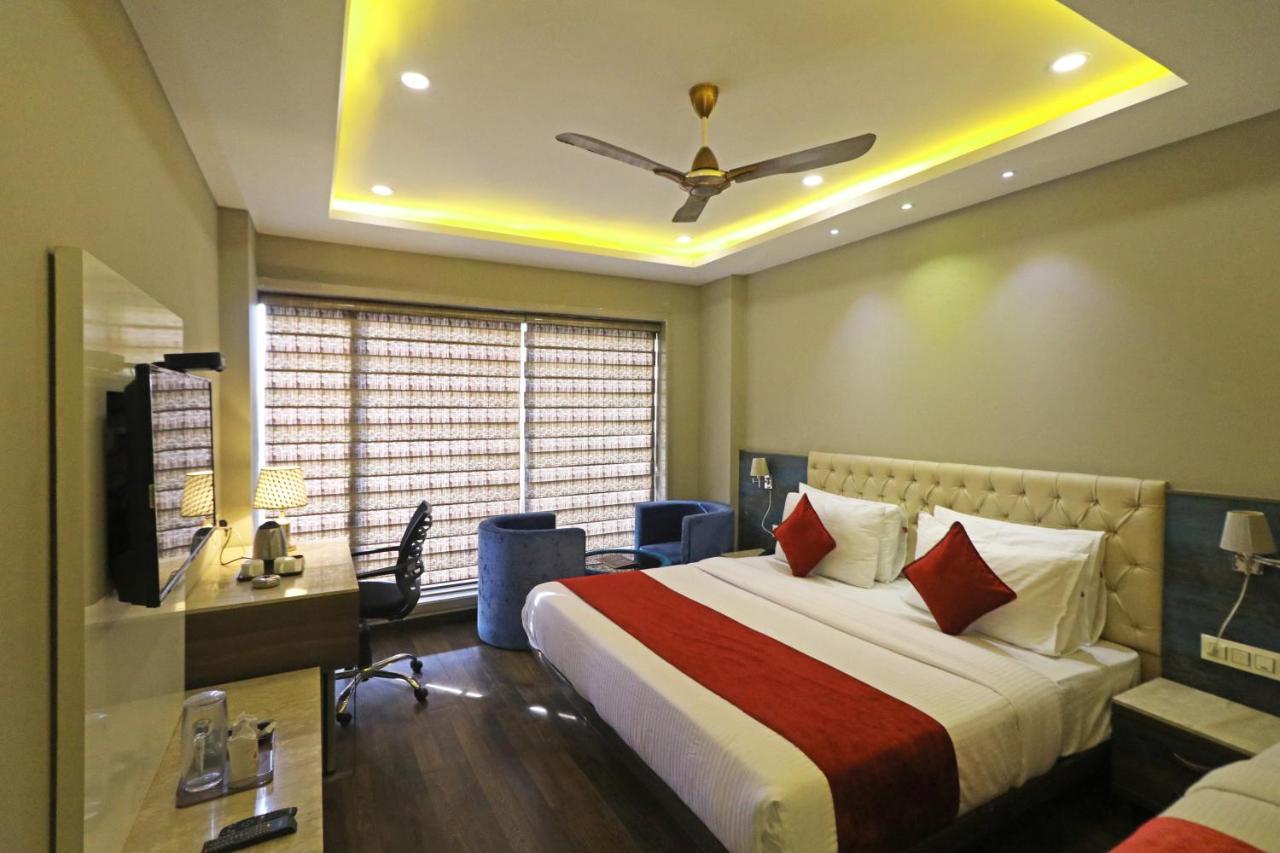 Hotel The Ivy Grand With Free Secured Parking New Delhi Exterior photo