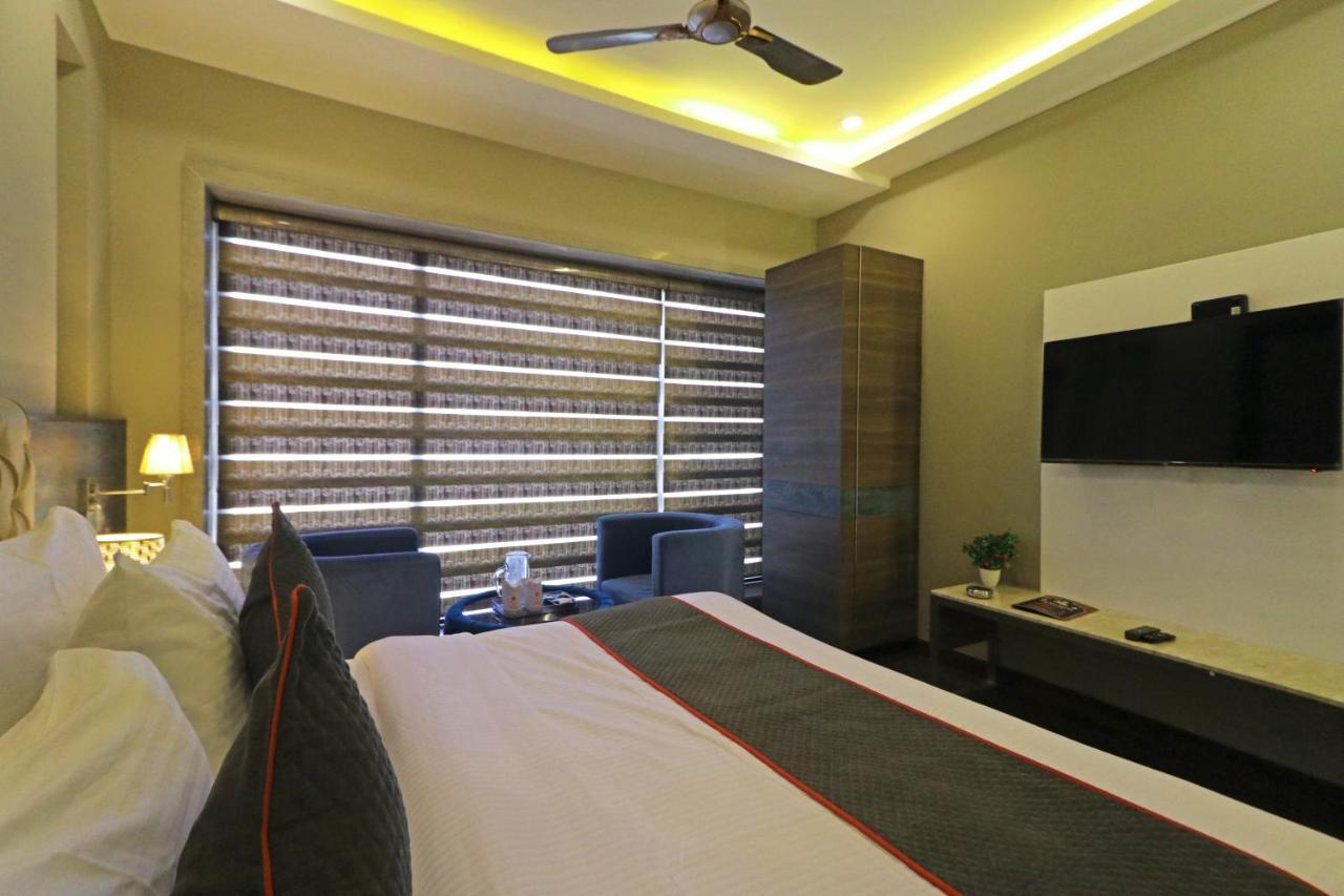 Hotel The Ivy Grand With Free Secured Parking New Delhi Exterior photo